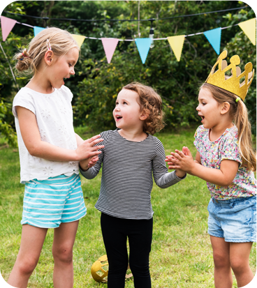 3 children talking.